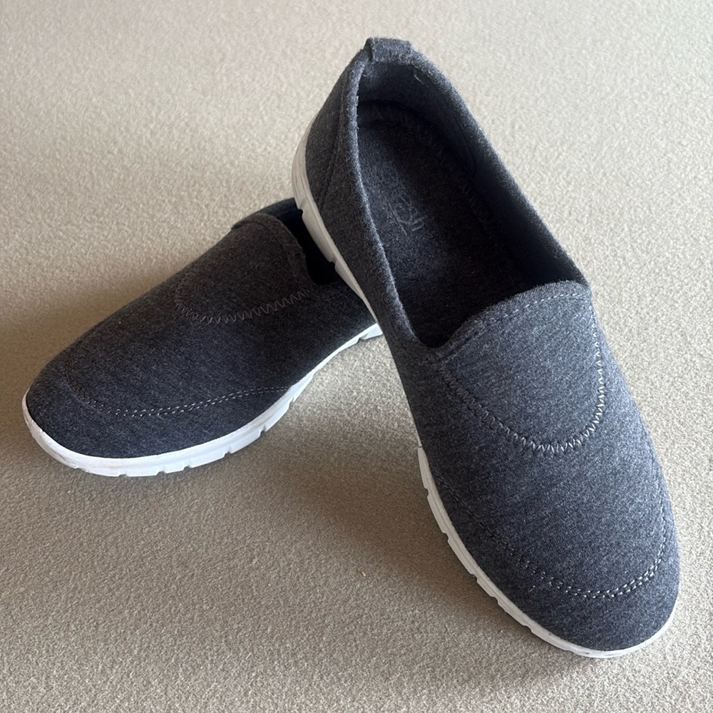 Refresh Comfort Women's Size 8 Loafers 
Low Top Slip On Shoes Gray Jump 05A